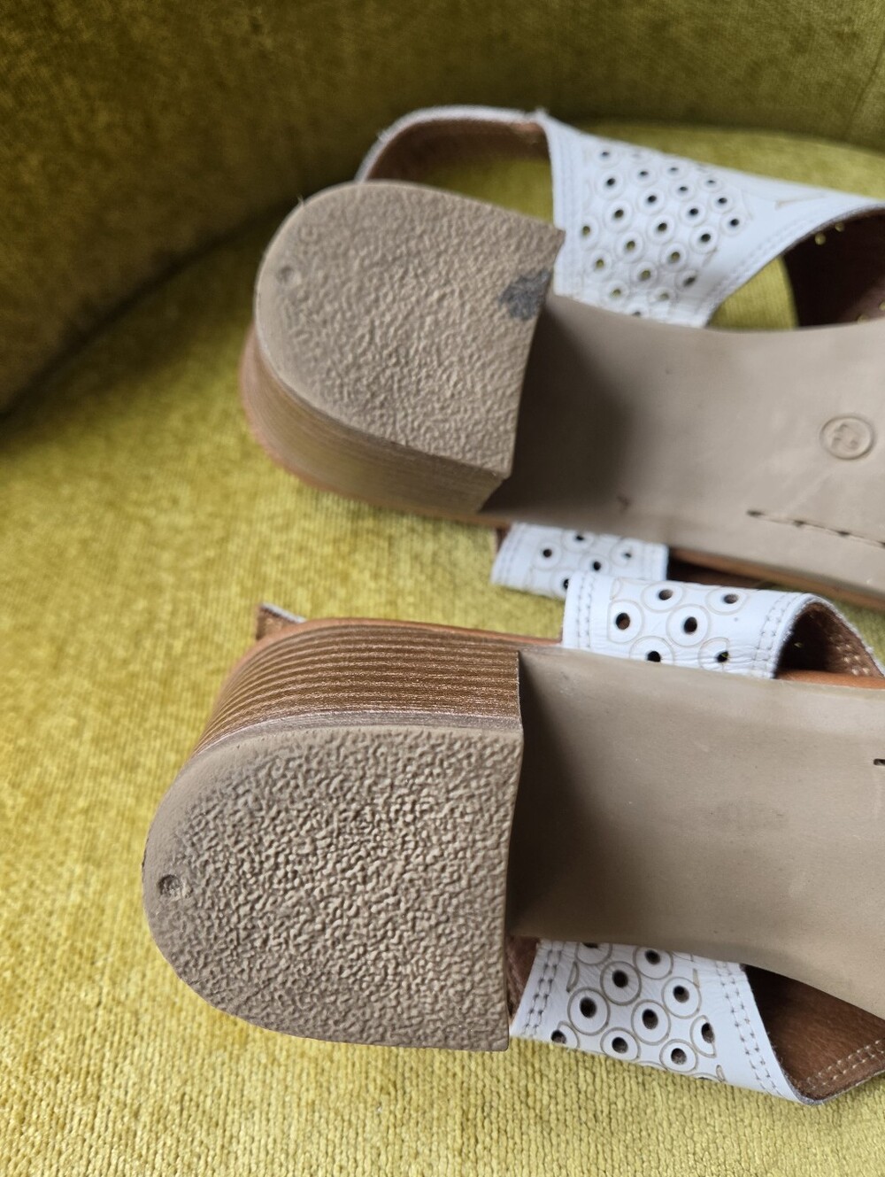 Spring Step Chains Slingbacks - Picture 6 of 10